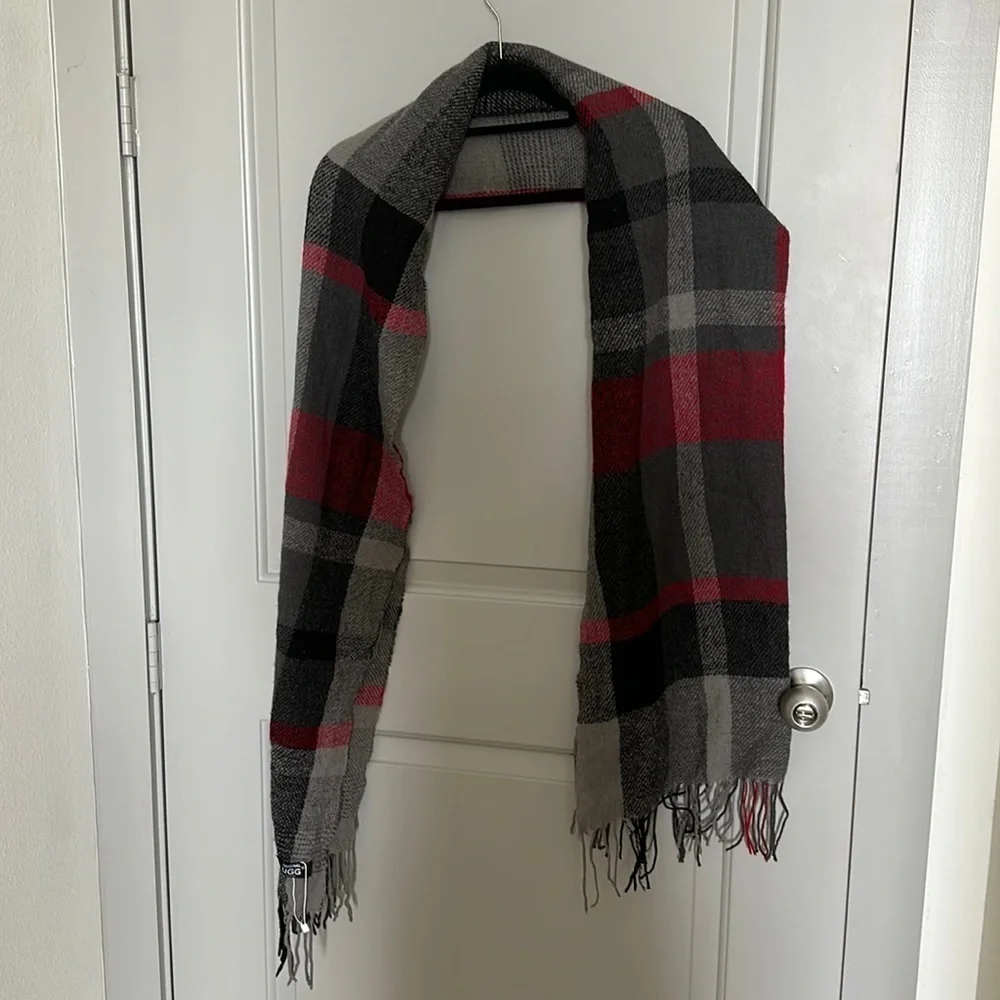 Large UGG plaid gray scarf